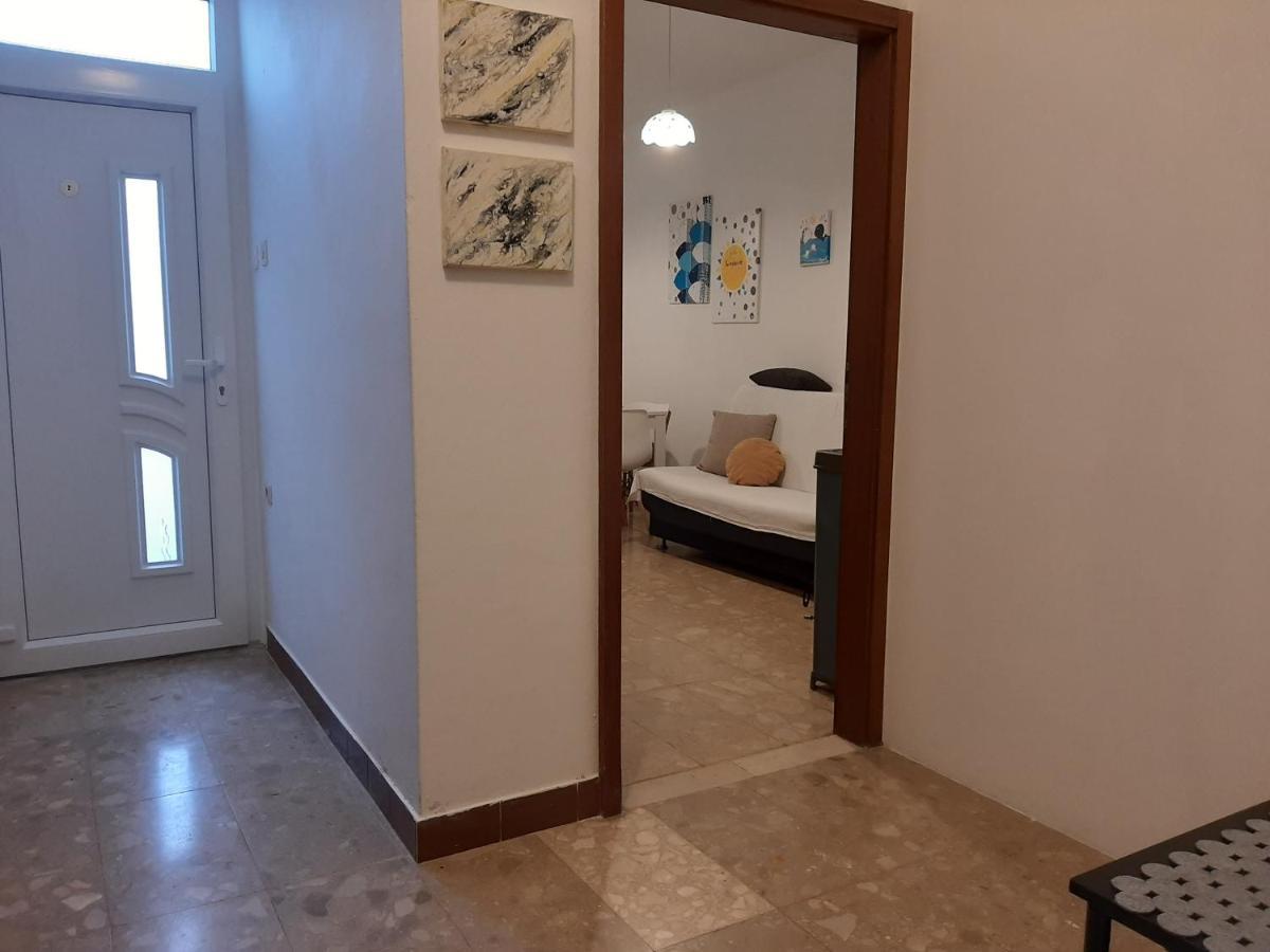 Family House Rebeka Apartment Ugljan Exterior photo