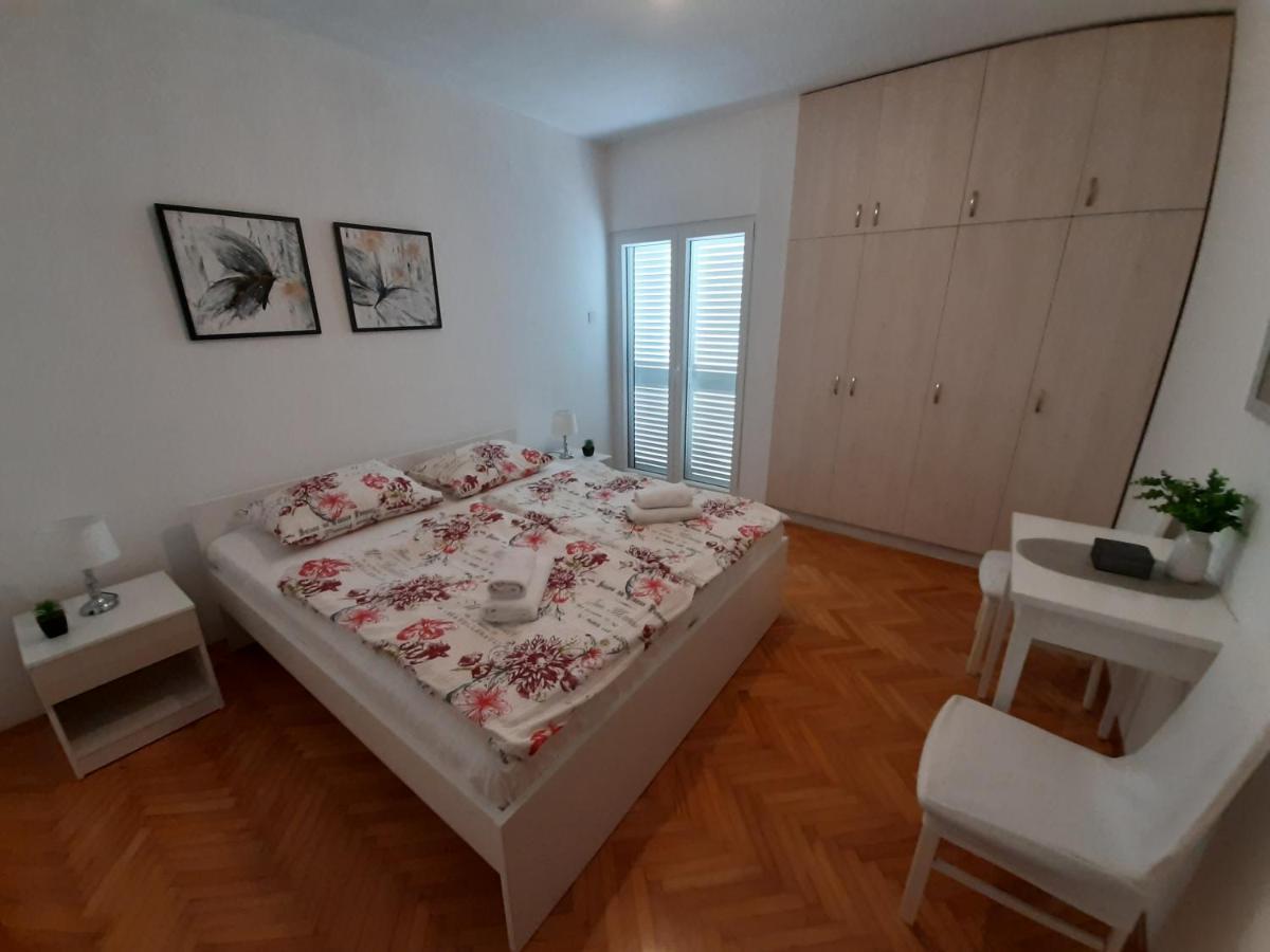 Family House Rebeka Apartment Ugljan Exterior photo