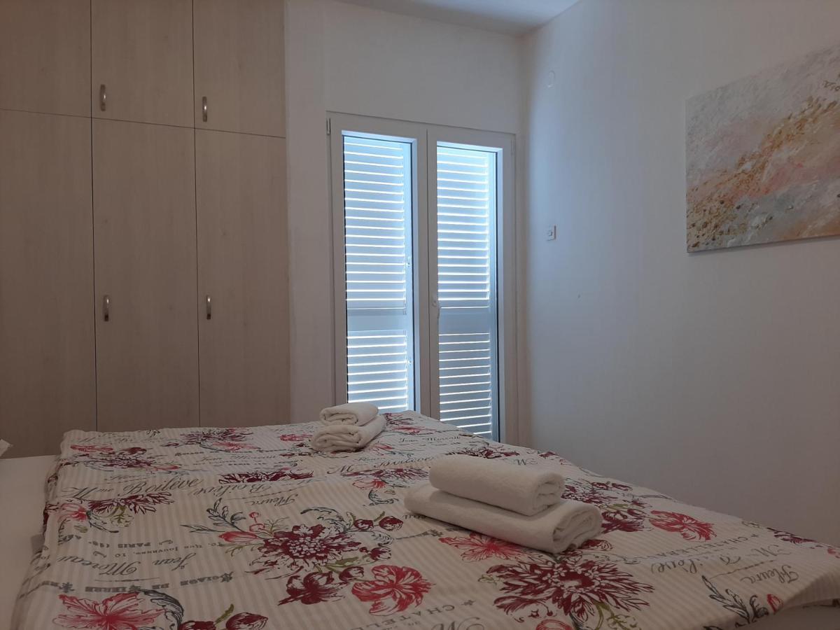 Family House Rebeka Apartment Ugljan Exterior photo